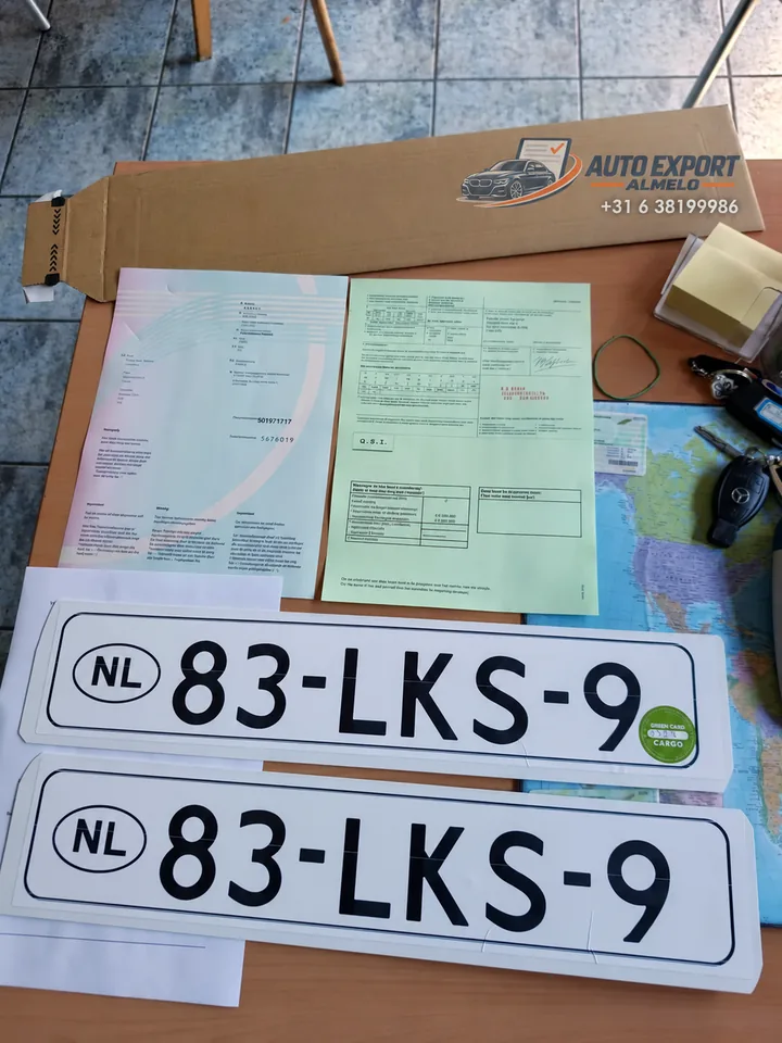 Compleet exportpakket van Auto Export Almelo: exportdocument, groene kaart en twee witte exportkentekenplaten